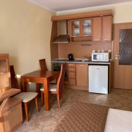 Central Plaza Apartment *